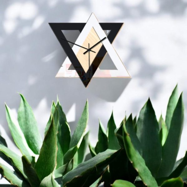 A unique wall clock with triangular elements - Image 4