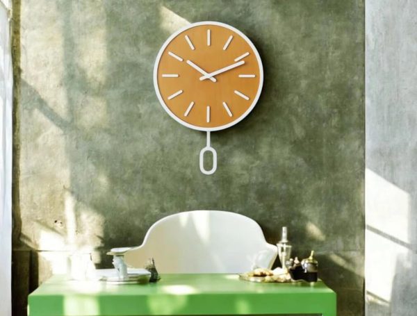 Wall clock with a simple pendulum